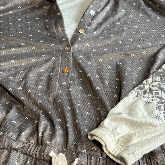 La Vie En Rose Hooded Pajamas Onesie Grey & White Snowflake Design Size Medium - Picture 6 of 7